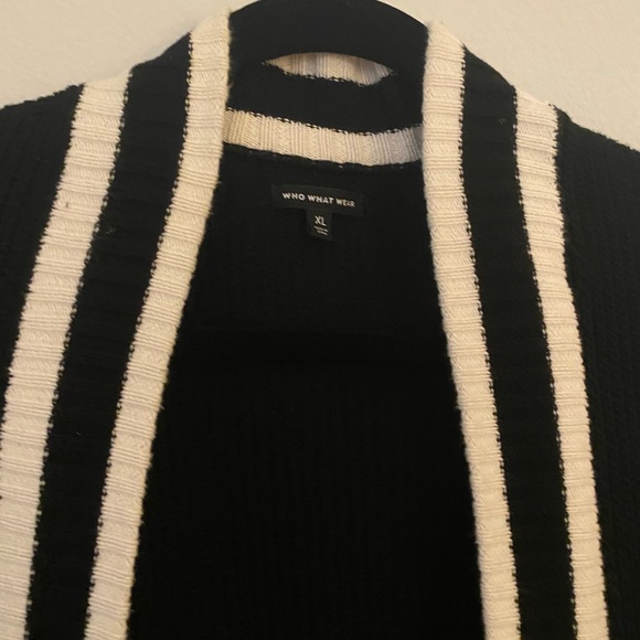 SOOOOLD! ❤️Who What Wear Black and White Cardigan - Picture 5 of 8